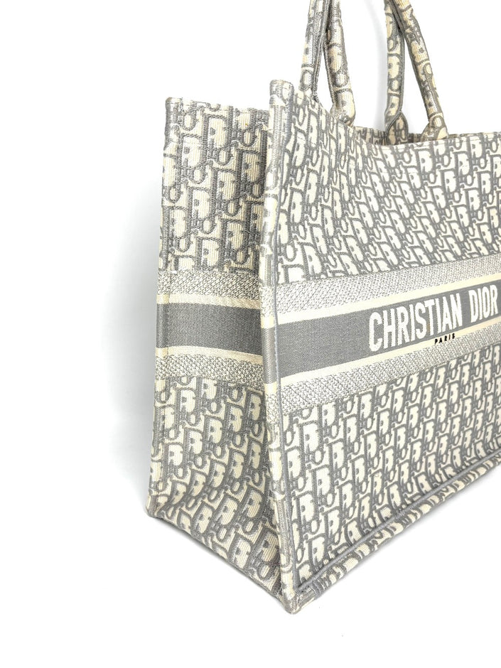 Brand New. Dior Book Tote Medium Oblique. 50MA1222|12471