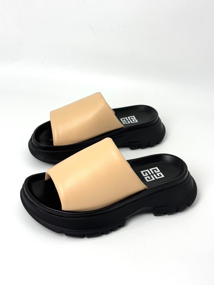 Brand New. Givenchy Slides Beige/Black. 36|7557