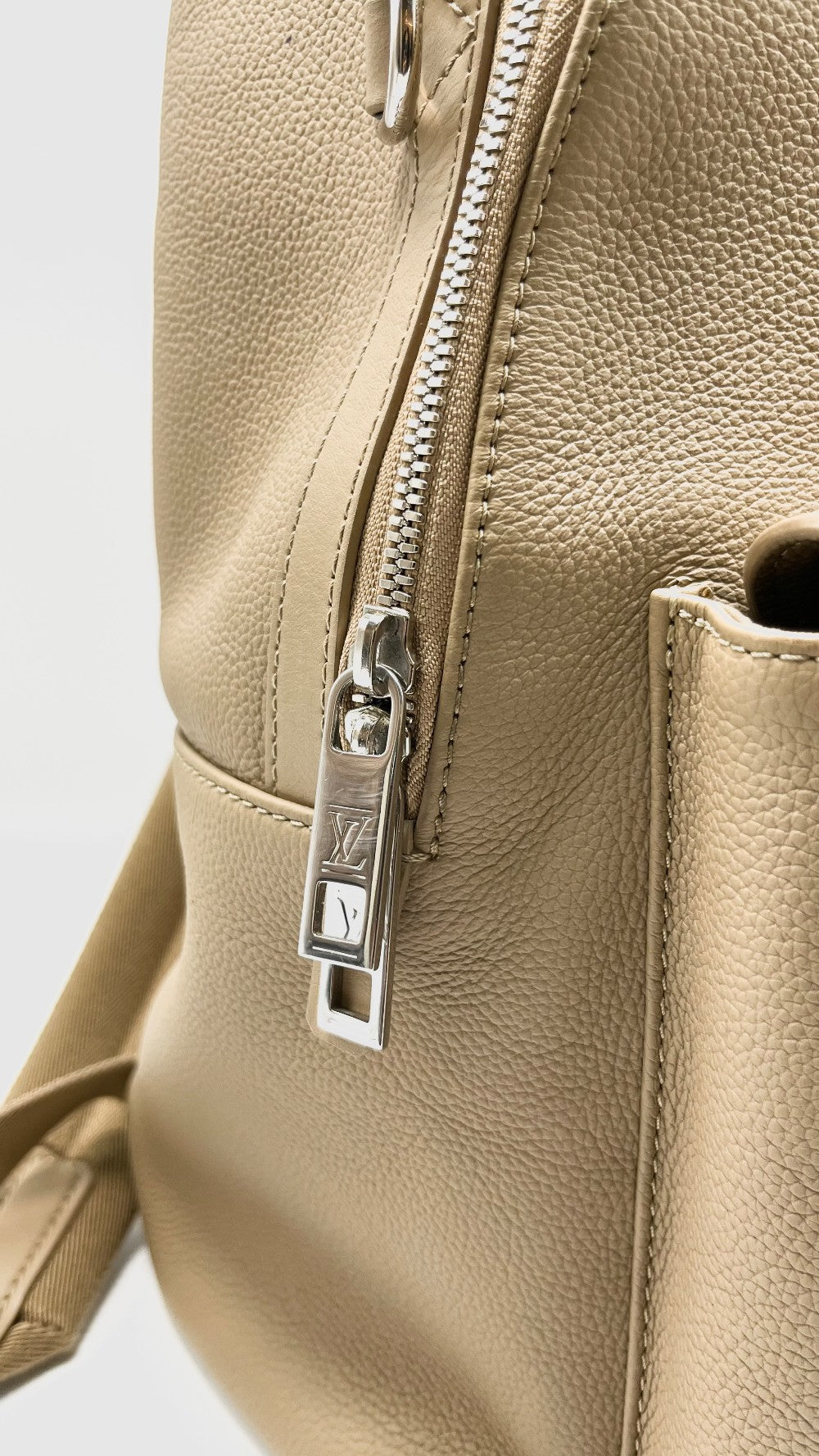 Preowned. LV Take Off Back Pack Beige SHW. MCHIP|9271