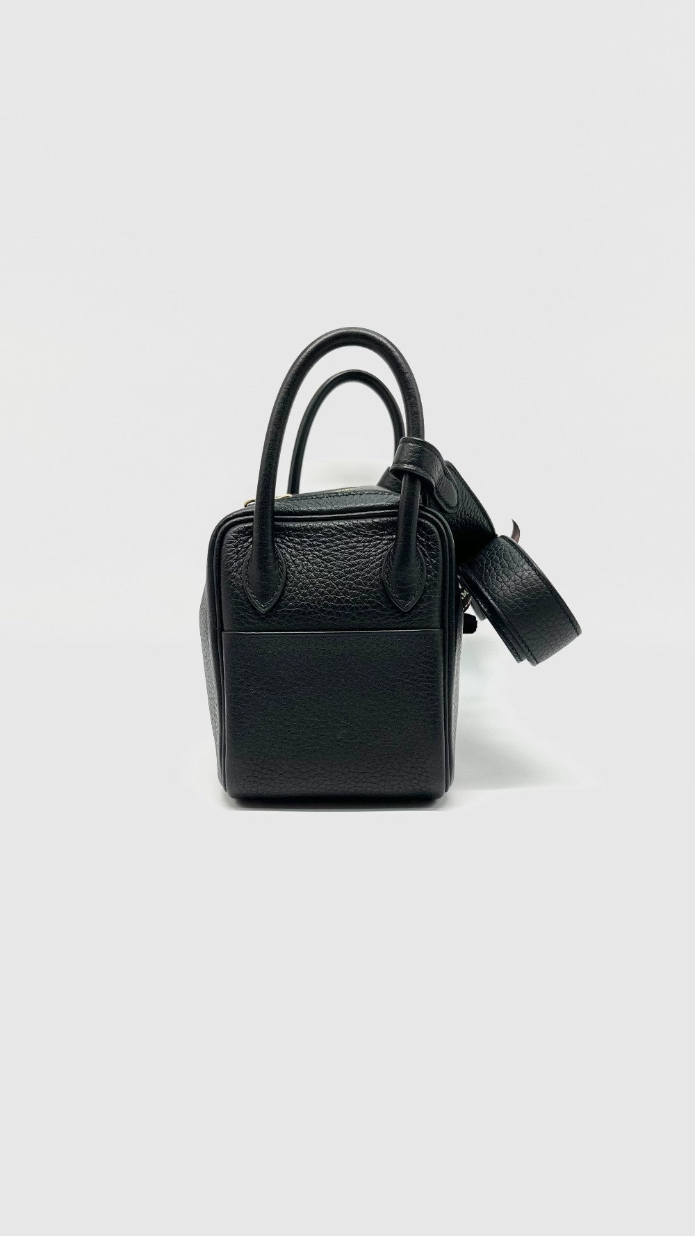 Preowned. Hermes Mini Lindy Clemence Black GHW. YCT599CZ|10308