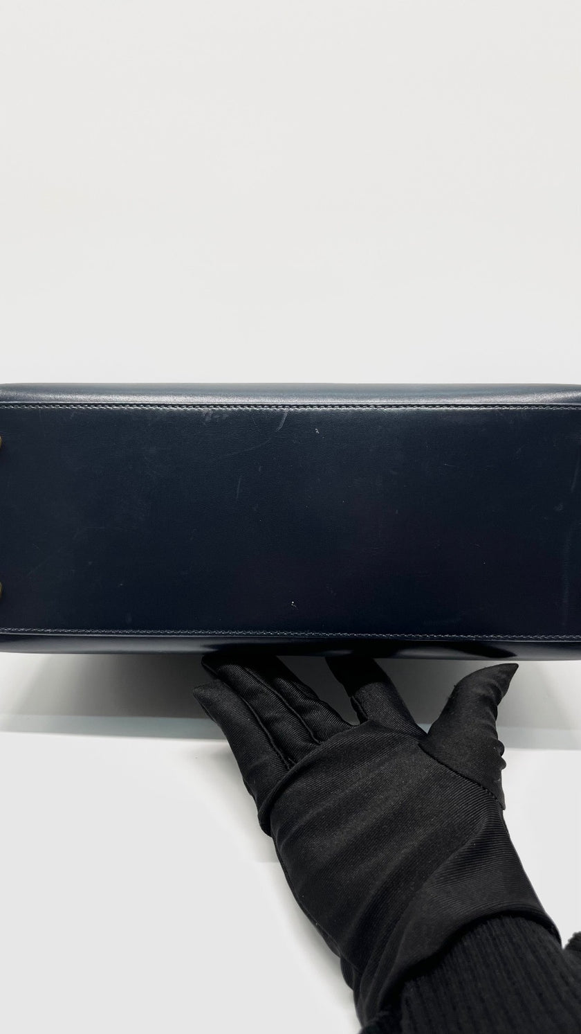 Preowned. Hermes Kelly 28 Black Boxcalf GHW. Circle W9.|11444