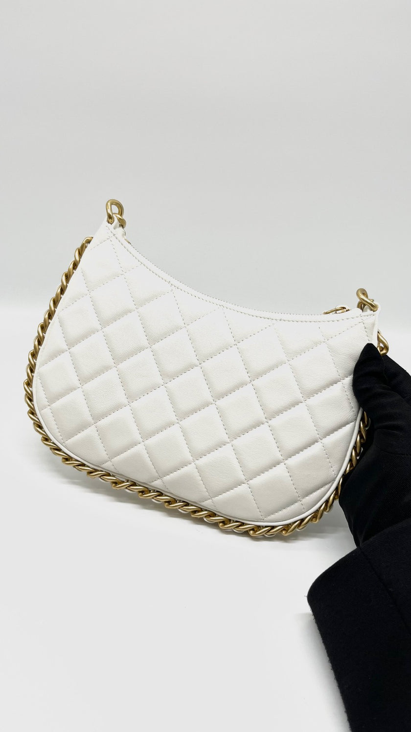 Unused. Chanel Quilted Hobo Chain White Lambskin GHW. L7CLTNEC|12328