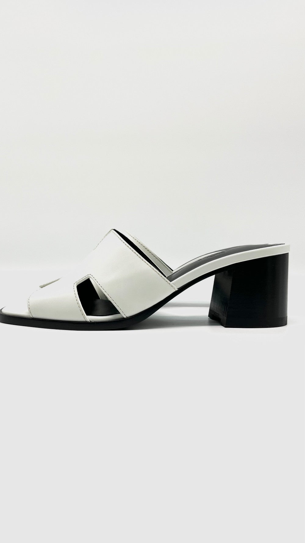 Brand New. Hermes Helia Low Heel White. 39.5|10551
