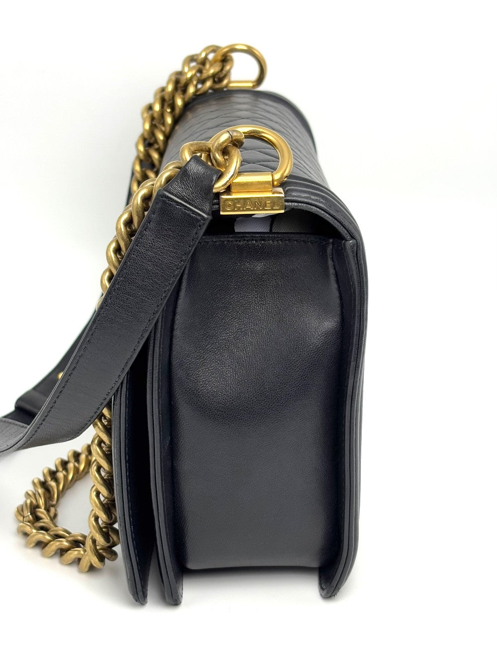 Preowned. Chanel Leboy New Medium Lambskin Black GHW. 21698415|8169
