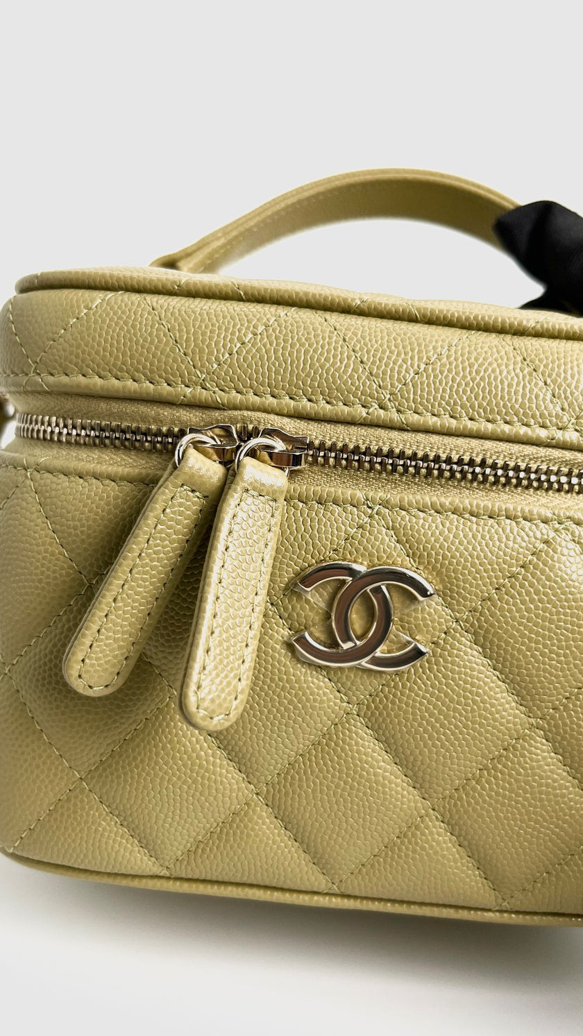 Brand New. Chanel Vanity Case Resin. G3TGGXCG|4227