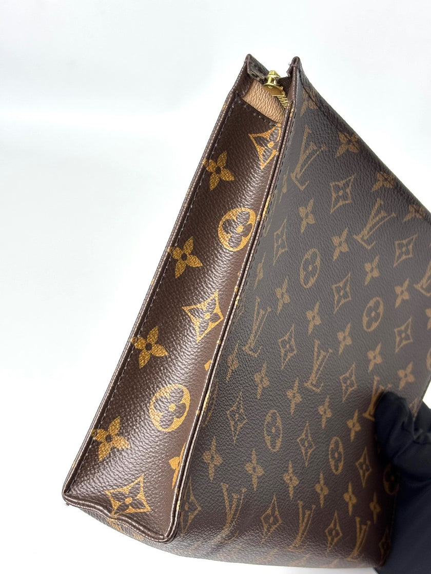 Preowned. LV Voyage Clutch Mono. SA0126|6077