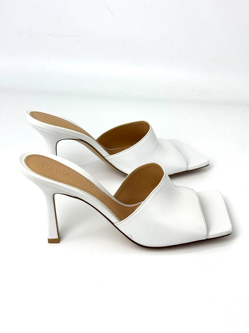 Brand New. Bottega Low heel White. 37|7518