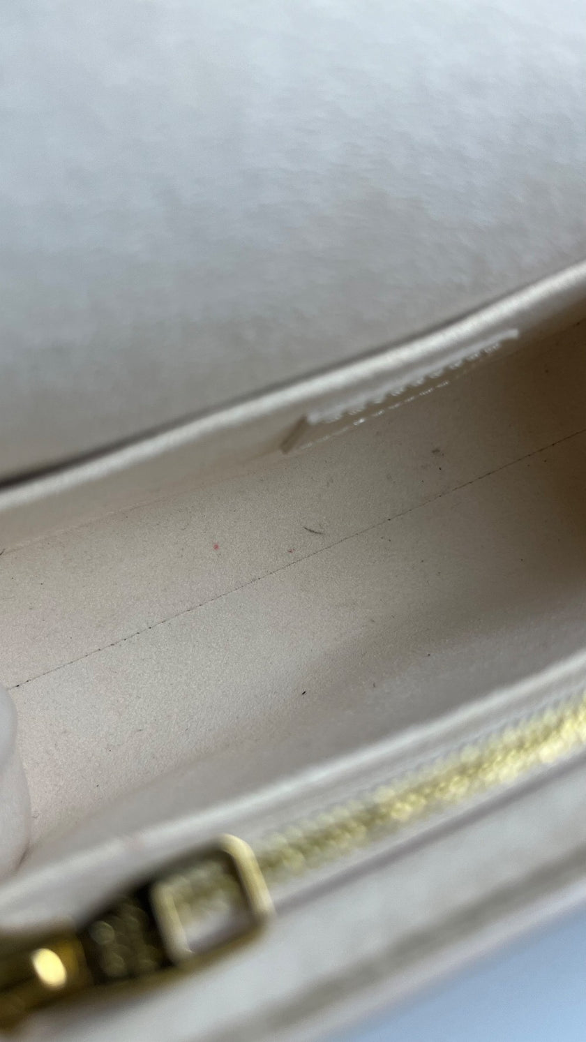 Preowned. LV Clunny Epi White Mini. Microchip|4815