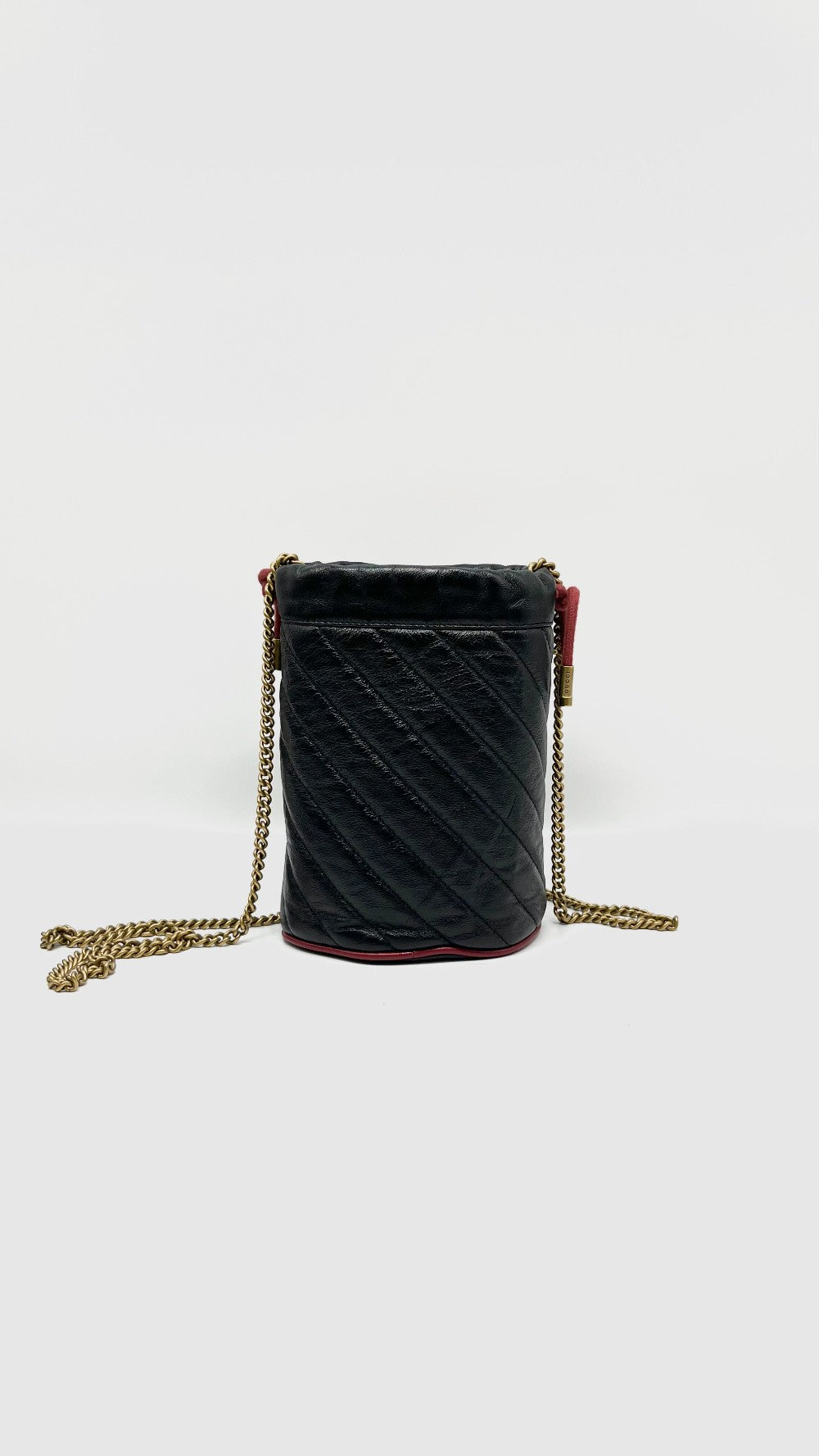 [SALE] Preowned. Gucci Marmont Mini Bucket Chevron Quilted GHW. 573817525040|10854