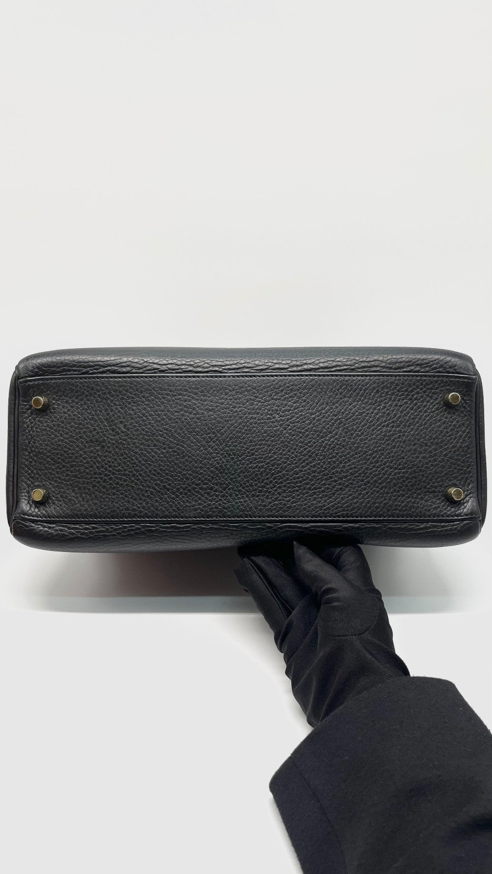 Preowned. Hermes Kelly 32 Black Clemence GHW. Square QMI48|14670