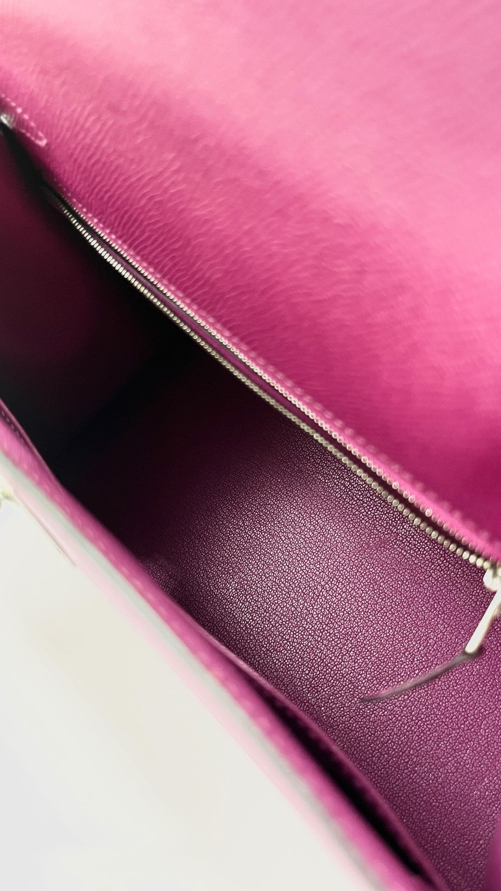 Preowned. Kelly 28 Magnolia Epsom PHW Stamp CHT458DG|5020