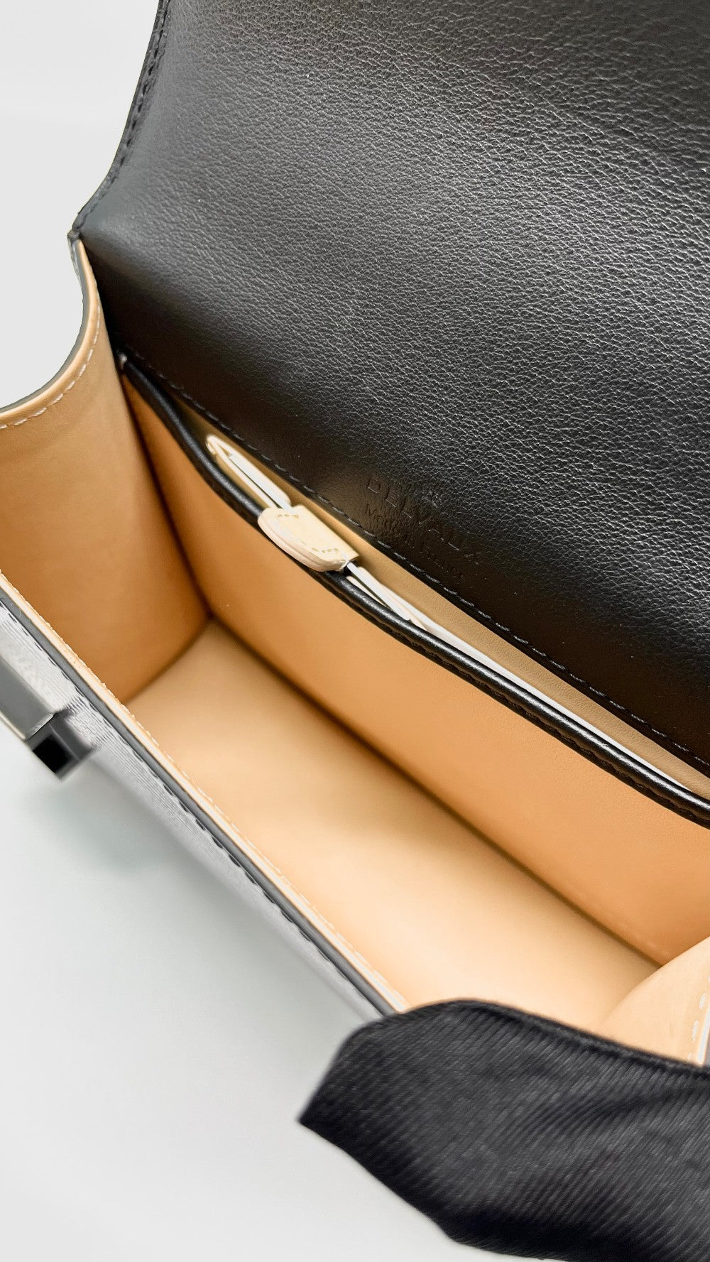 Unused. Delvaux Madame Lizard Iridescent Black|13140