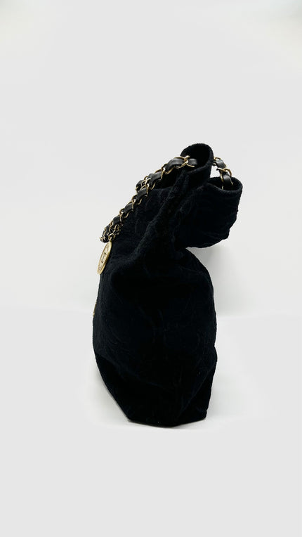 Preowned. Chanel 22 Black Velvet GHW. H2NHEX5L|10882