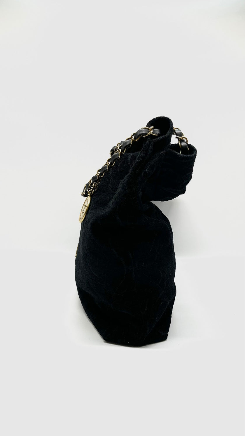 Preowned. Chanel 22 Black Velvet GHW. H2NHEX5L|10882