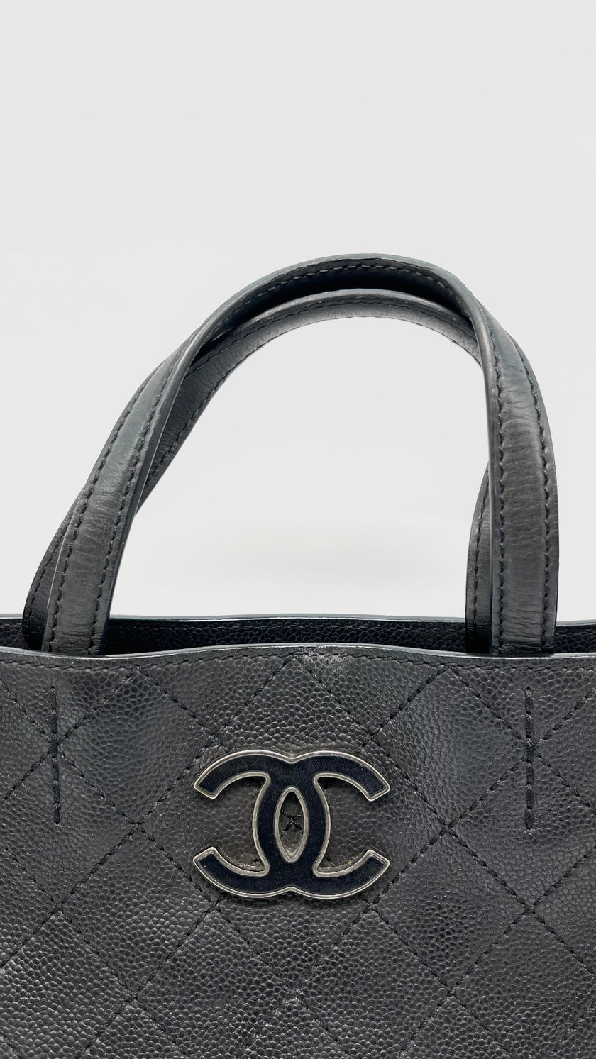 Preowned. Chanel Black Stitched Hampton Grain Calf. 18386753|10568