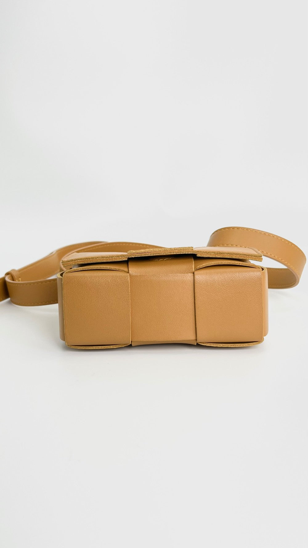 Like New. Bottega Cassette Flap Mini|4521