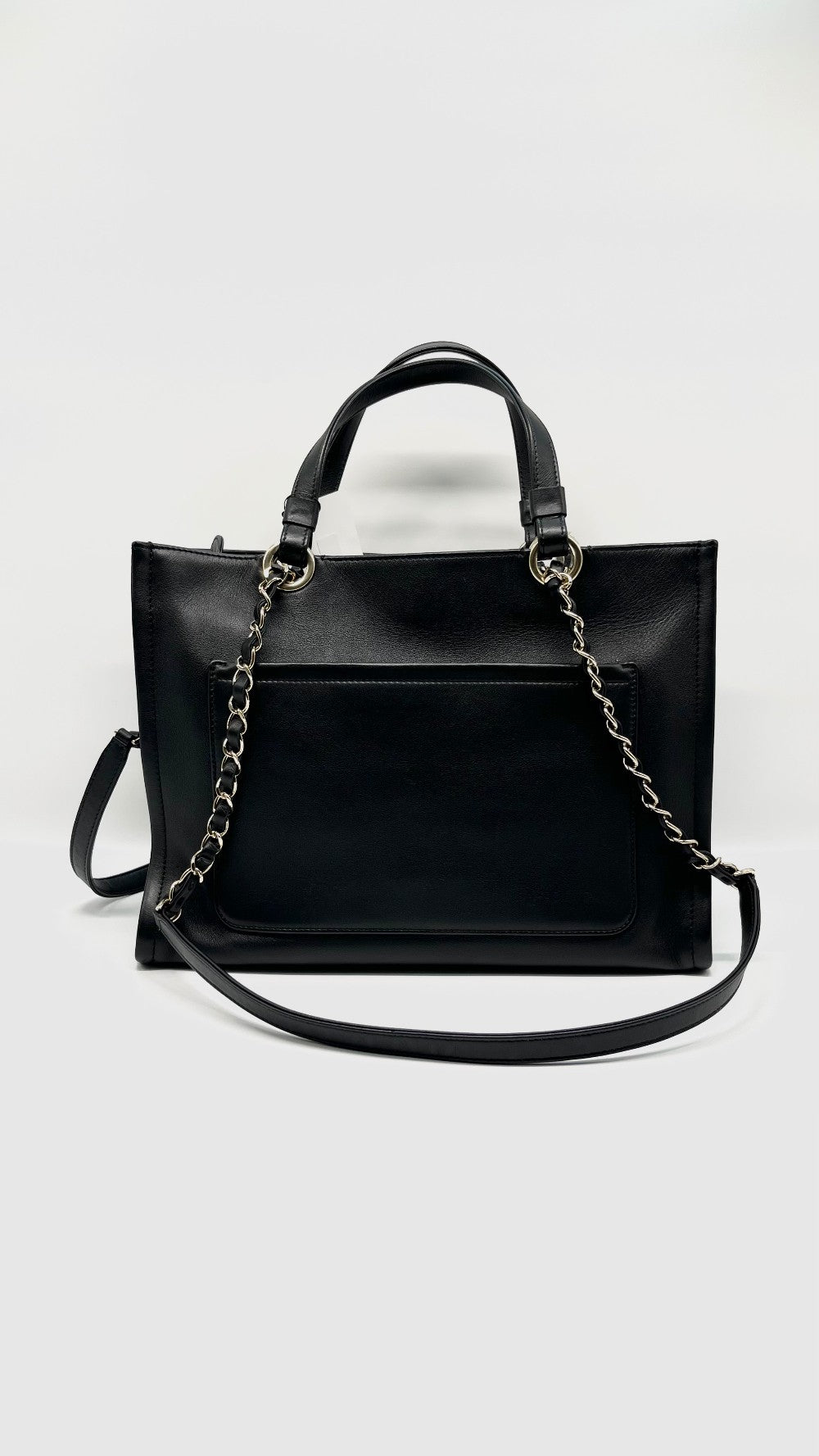 Preowned. Chanel CC Zipped Shopping Tote Calfskin Black GHW. PNJTPA01|10433