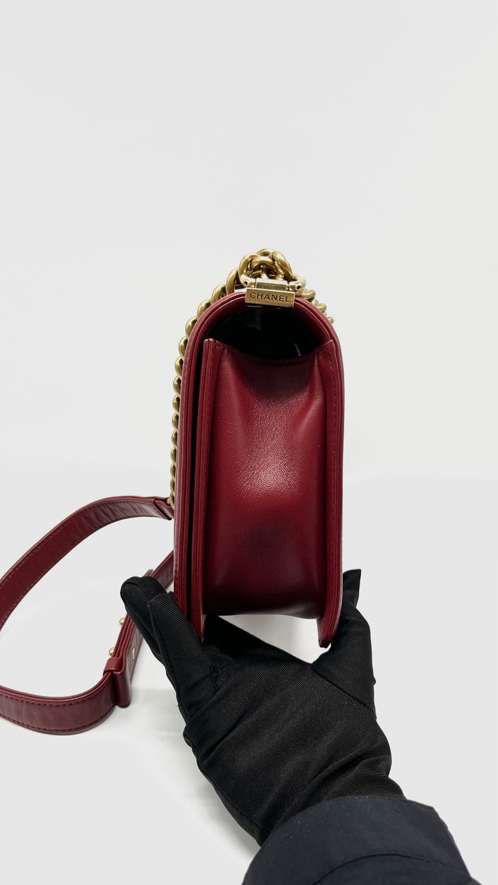 Preowned. Chanel Leboy New Medium Red Lambskin GHW. 19858319|12022