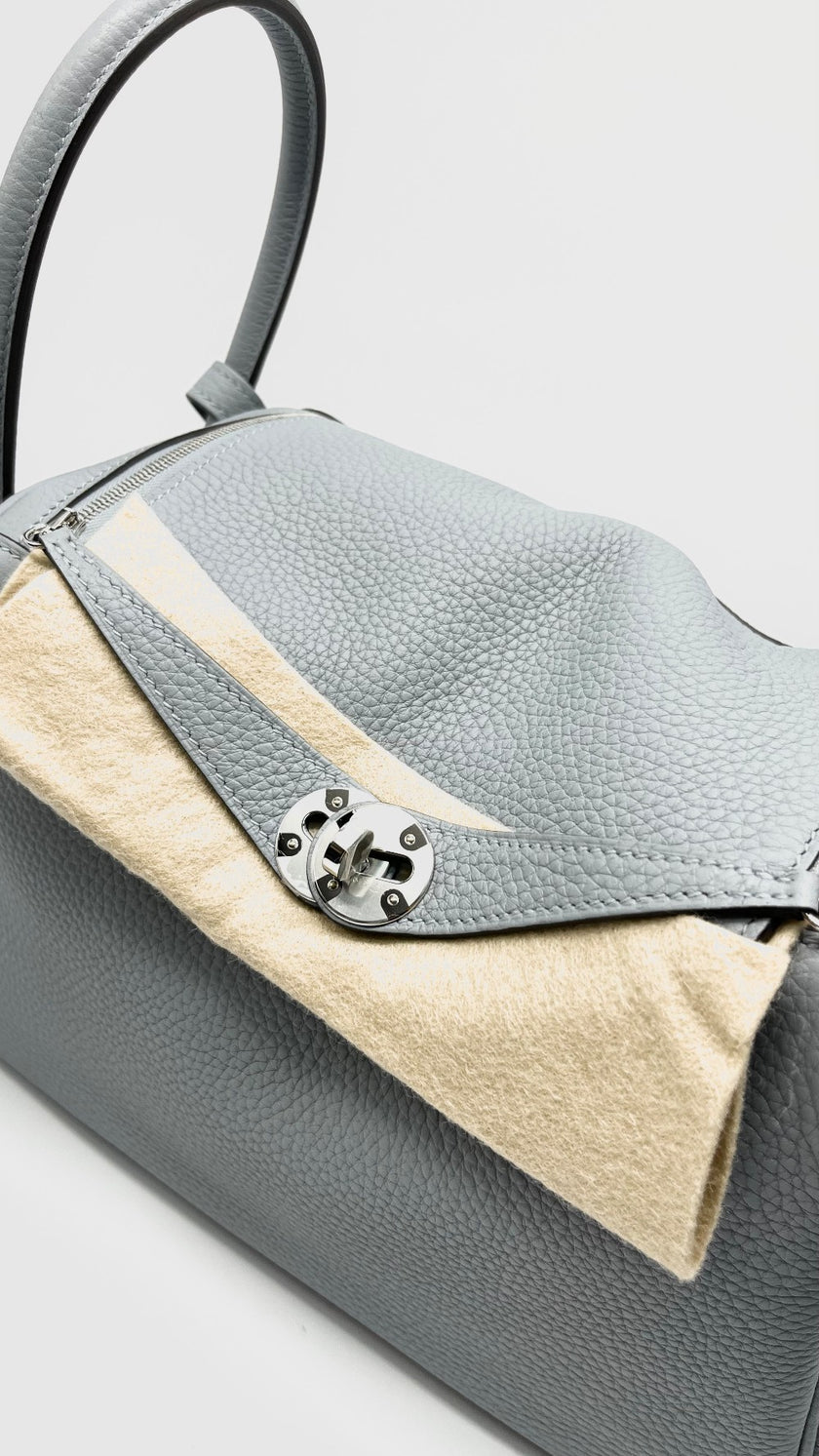 Brand New. Hermes Lindy 26 Gris Pantin Clemence PHW. KMA791DH|14637