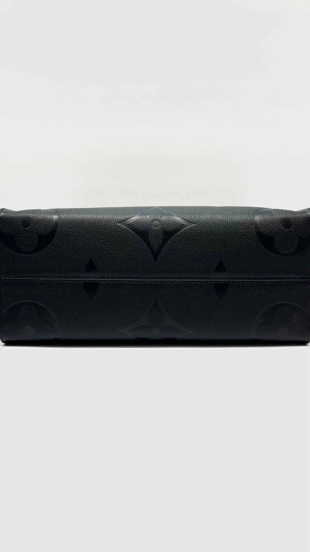 Preowned. LV On The Go MM Black Empriente. MCHIP|8565