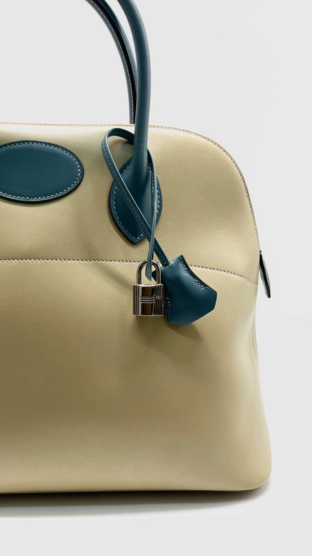 Preowned. Hermes Bolide 35 Vanilla/Blue Jean Box Calf PHW. MU10|13908