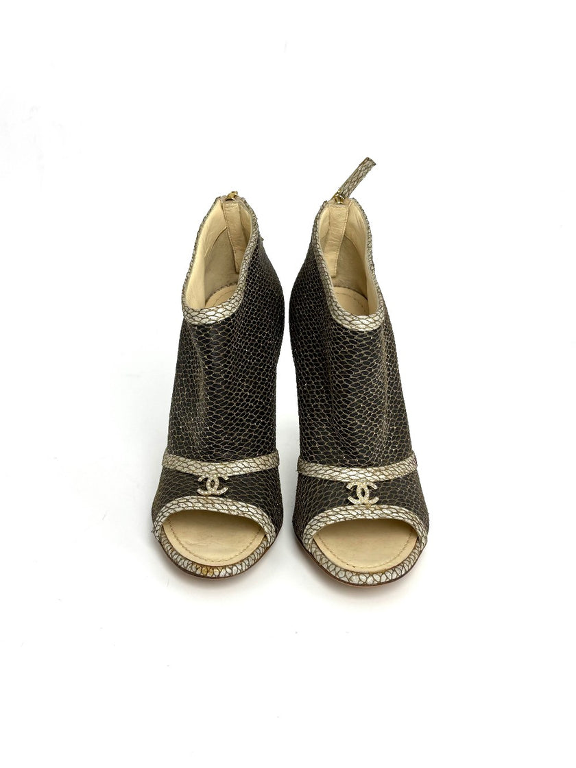 Brand New. Chanel Low Cut White. 35.5|10705