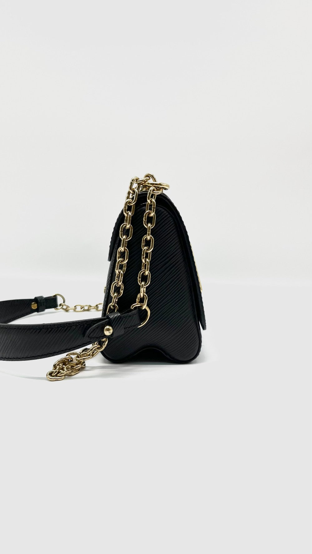 Preowned. LV Twist BB Epi Black GHW. SR4129|9218