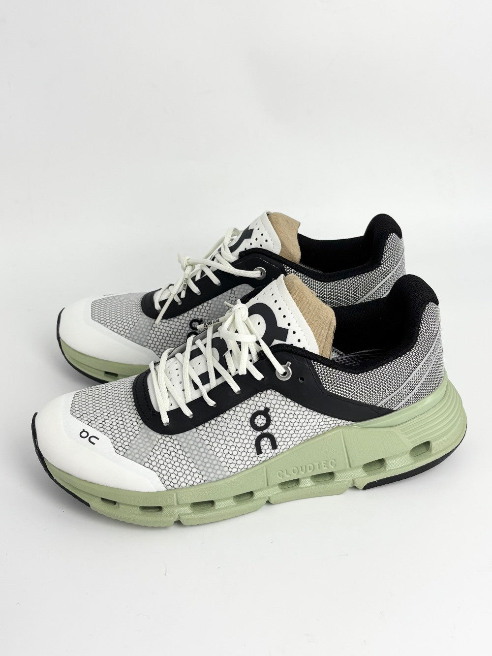 Brand New. On Cloudnova Z5 Rush Sneakers Black/White. 7|12952