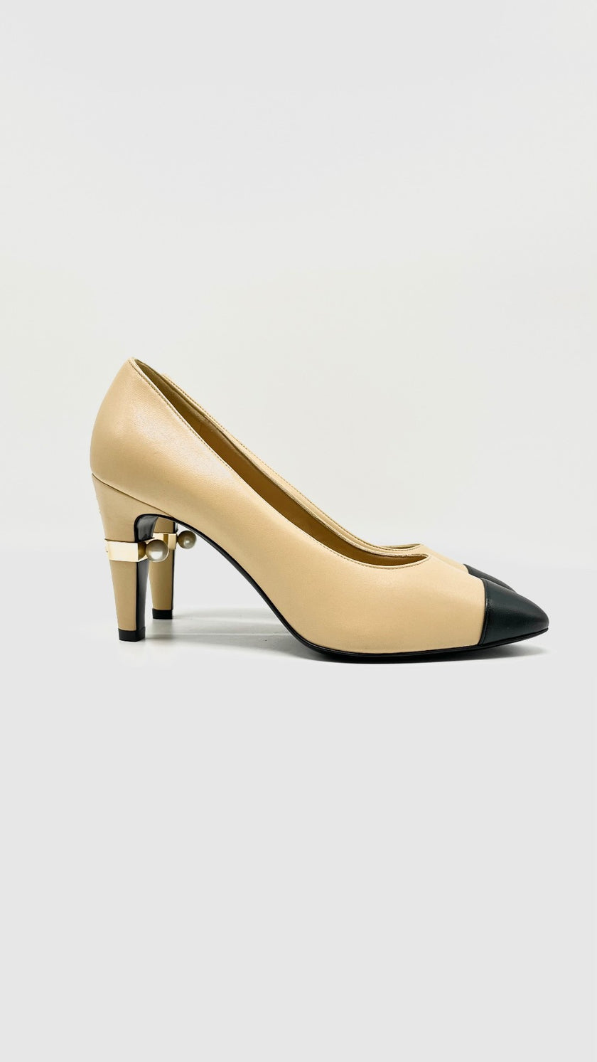Brand New. Chanel Heel Beige W/ Gold. 37.5|9658