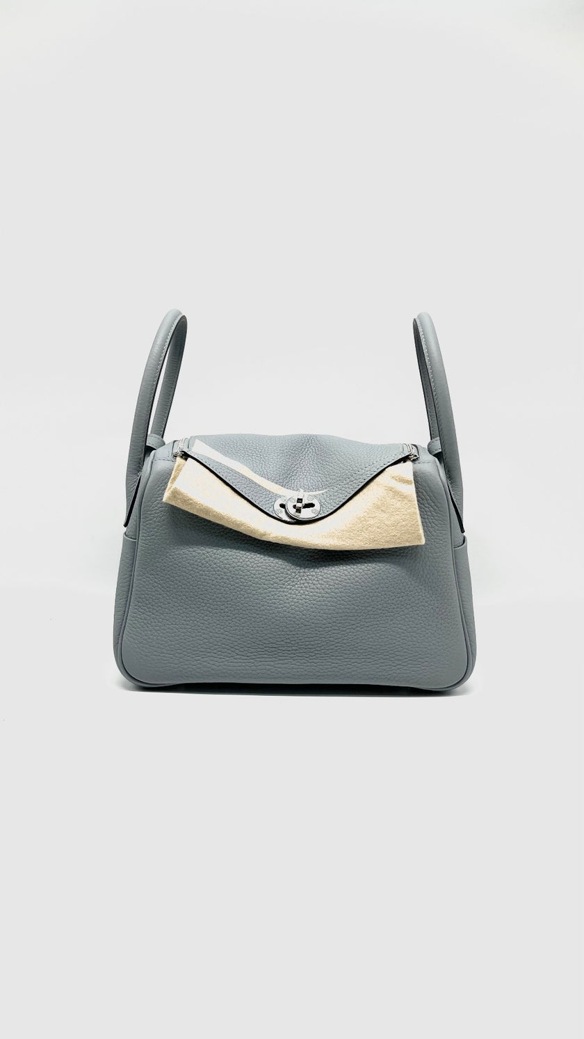 Brand New. Hermes Lindy 26 Gris Pantin Clemence PHW. KMA791DH|14635