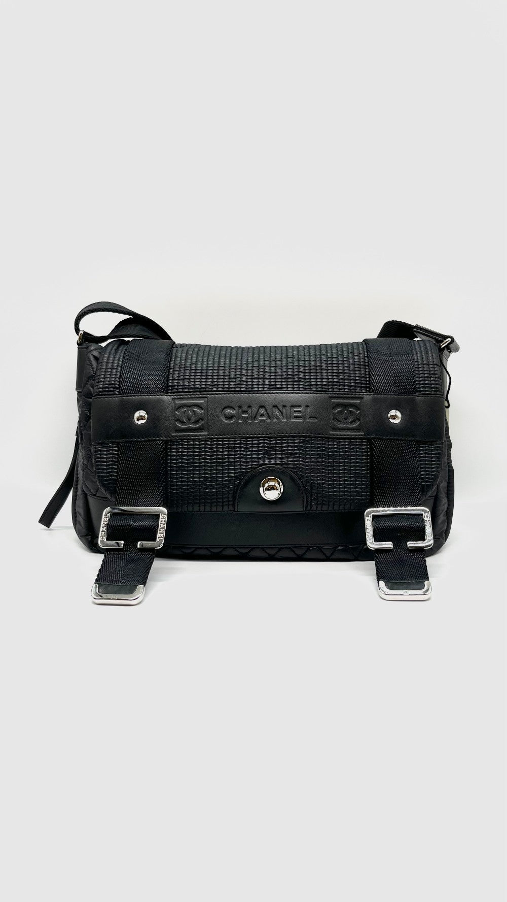 Preowned. Chanel Coco Mark Nylon Messenger Bag Black SHW. 12565863|9862