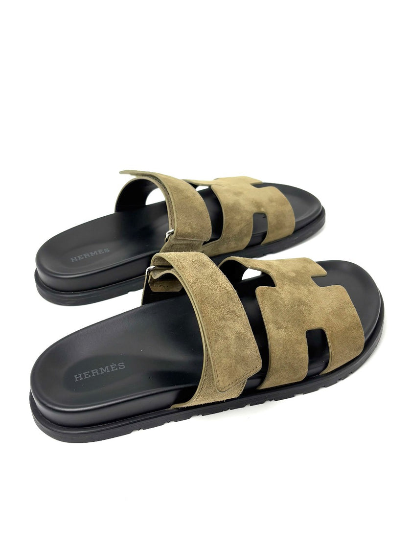 Like New. Hermes Chypre Army Green Suede. 42|7535