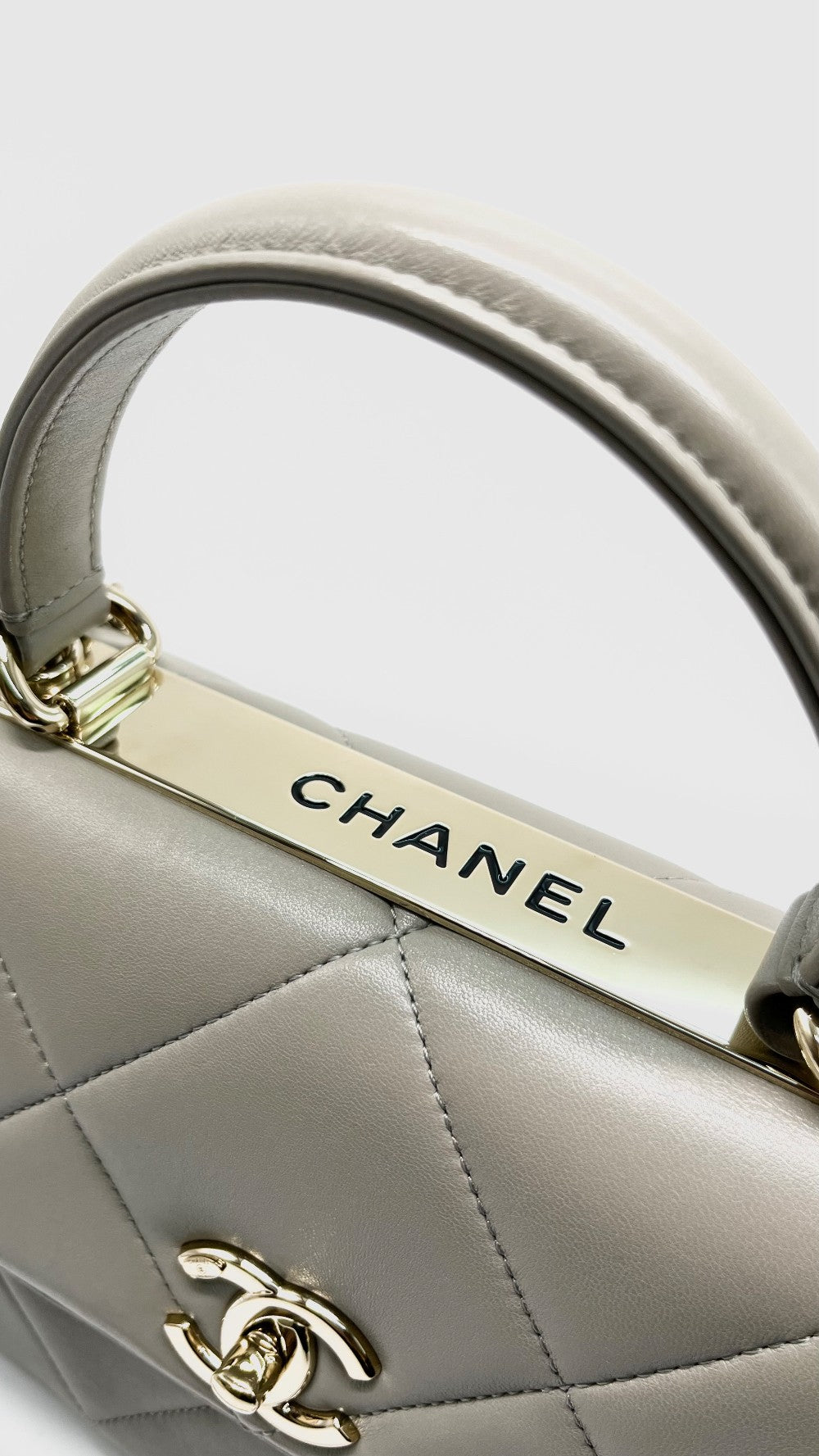 Preowned. Chanel Trendy Small Gray Lambskin GHW. 28739111|8291