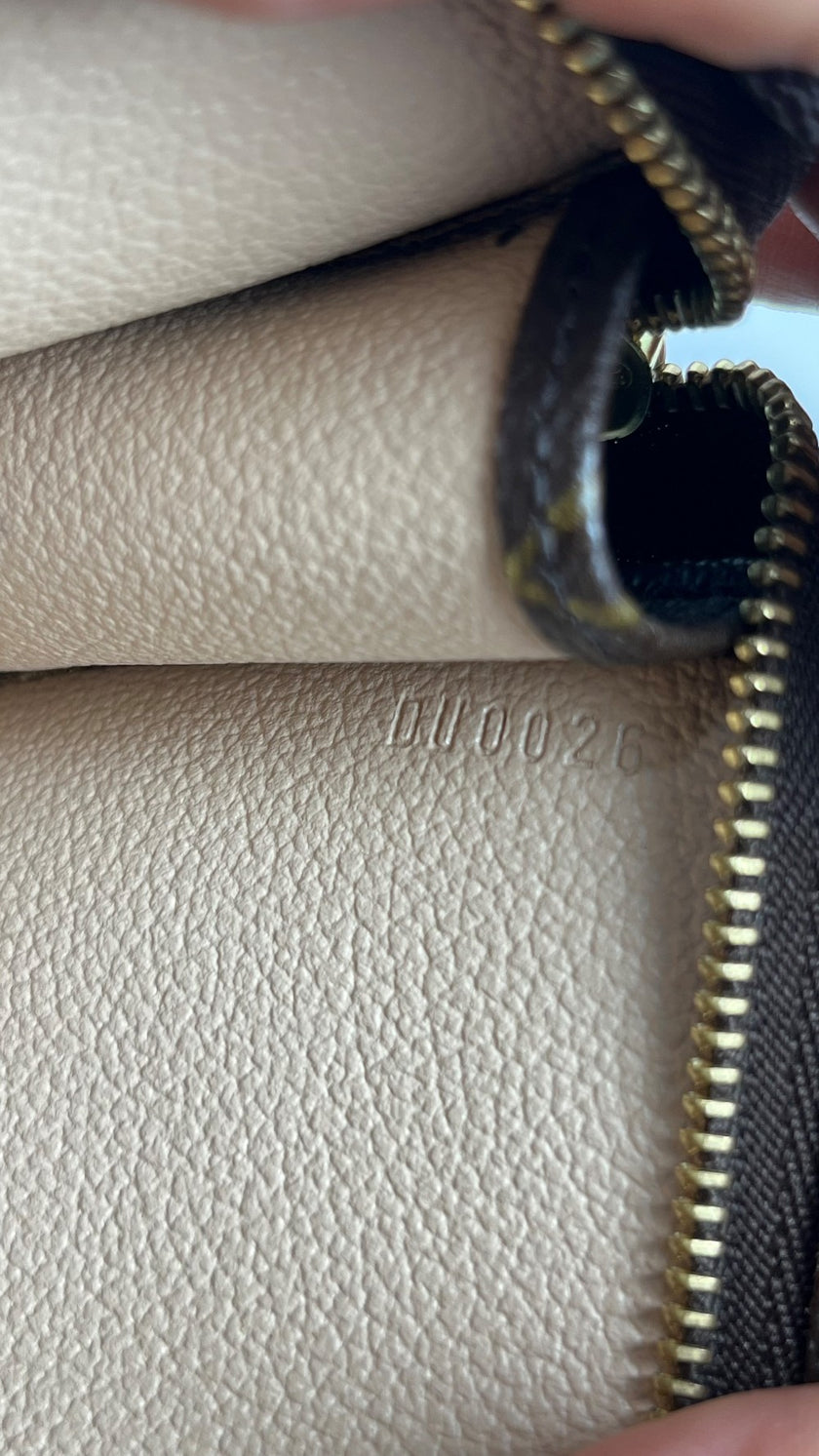 Preowned. LV Toiletry Pouch Mono. DU0026|4688