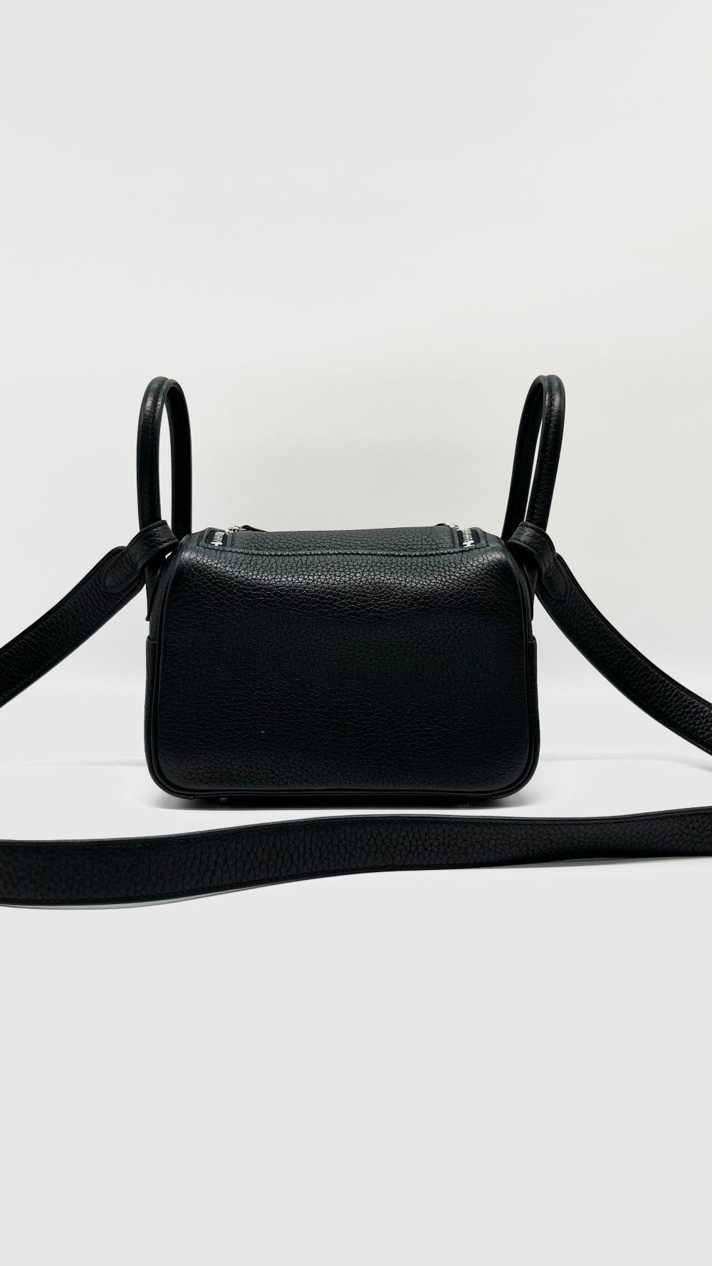 Preowned. Hermes Mini Lindy Noir Togo PHW. WTI324HY|9243