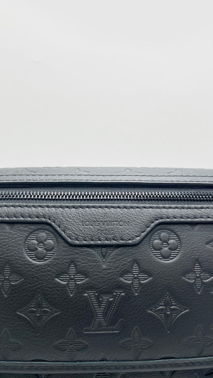 Unused. LV Messenger Voyager PM Monogram Eclipse Black. Microchip|15531