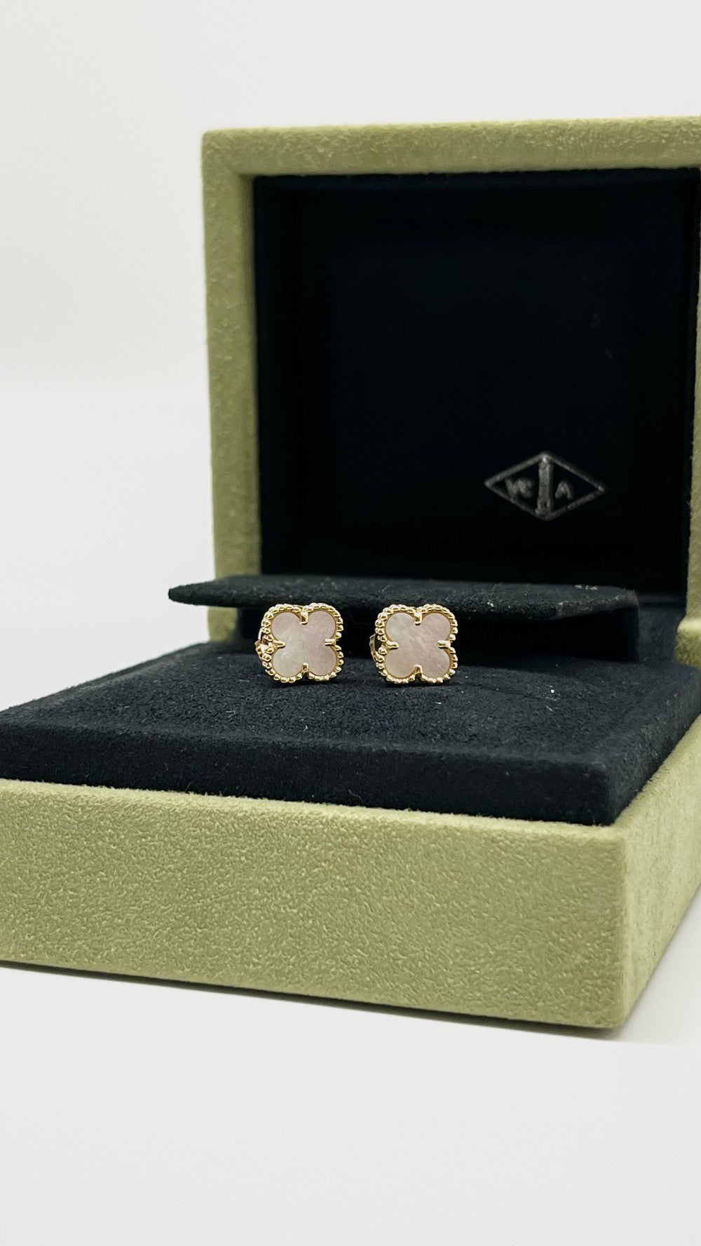 Brand New. VCA Alhambra Earrings MOP white|6196