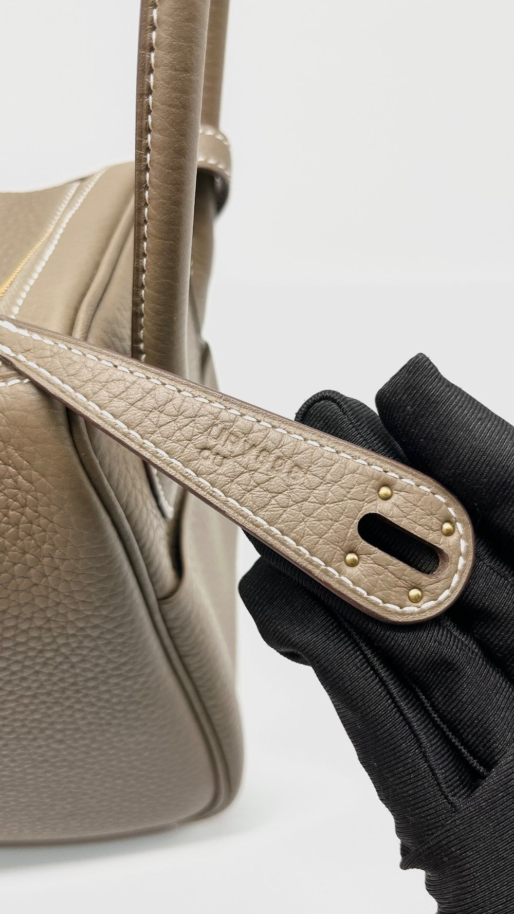 Like New. Hermes Lindy 26 Togo Etoupe GHW. UPY898CU|13325