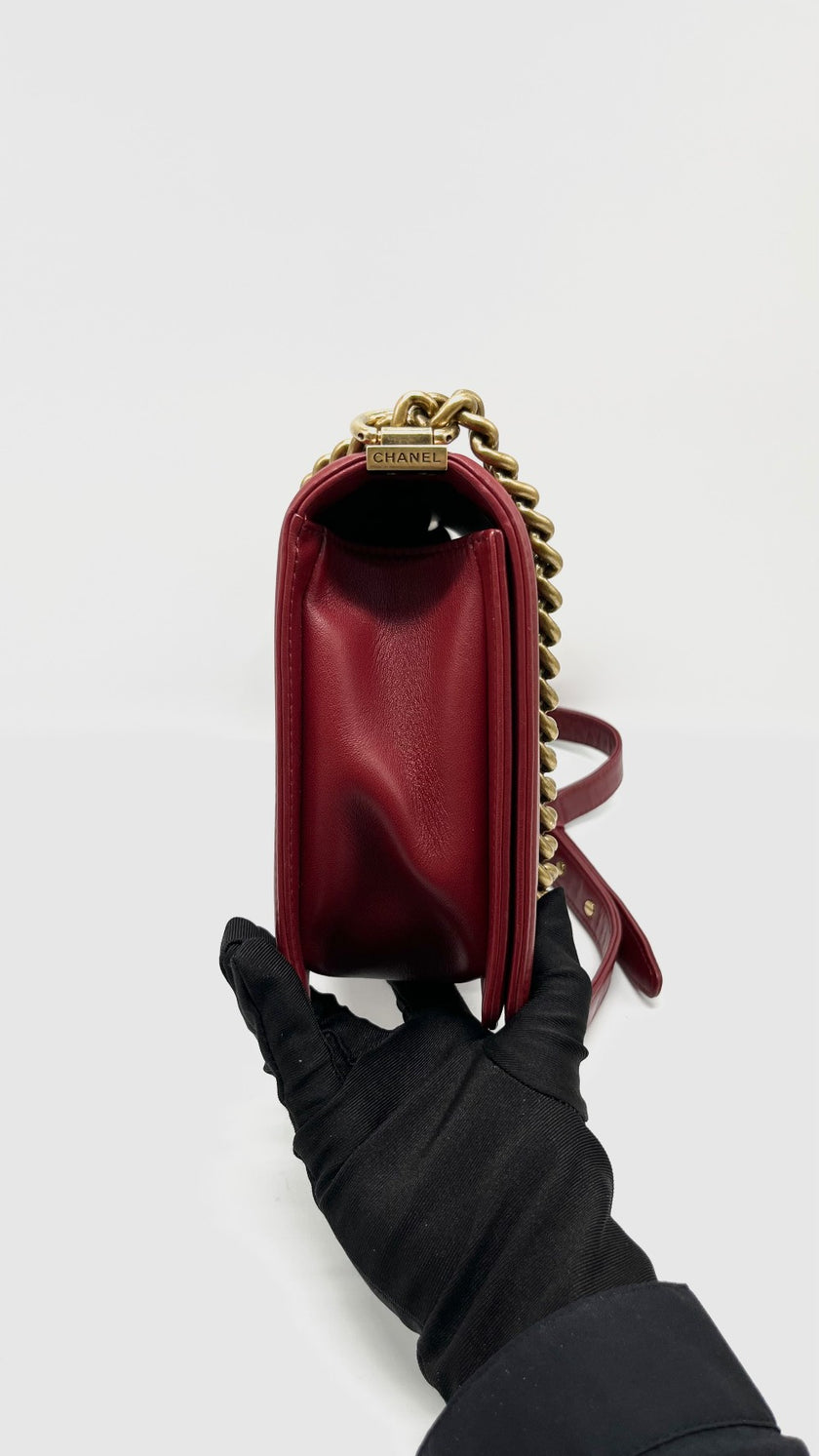 Preowned. Chanel Leboy New Medium Red Lambskin GHW. 19858319|12025