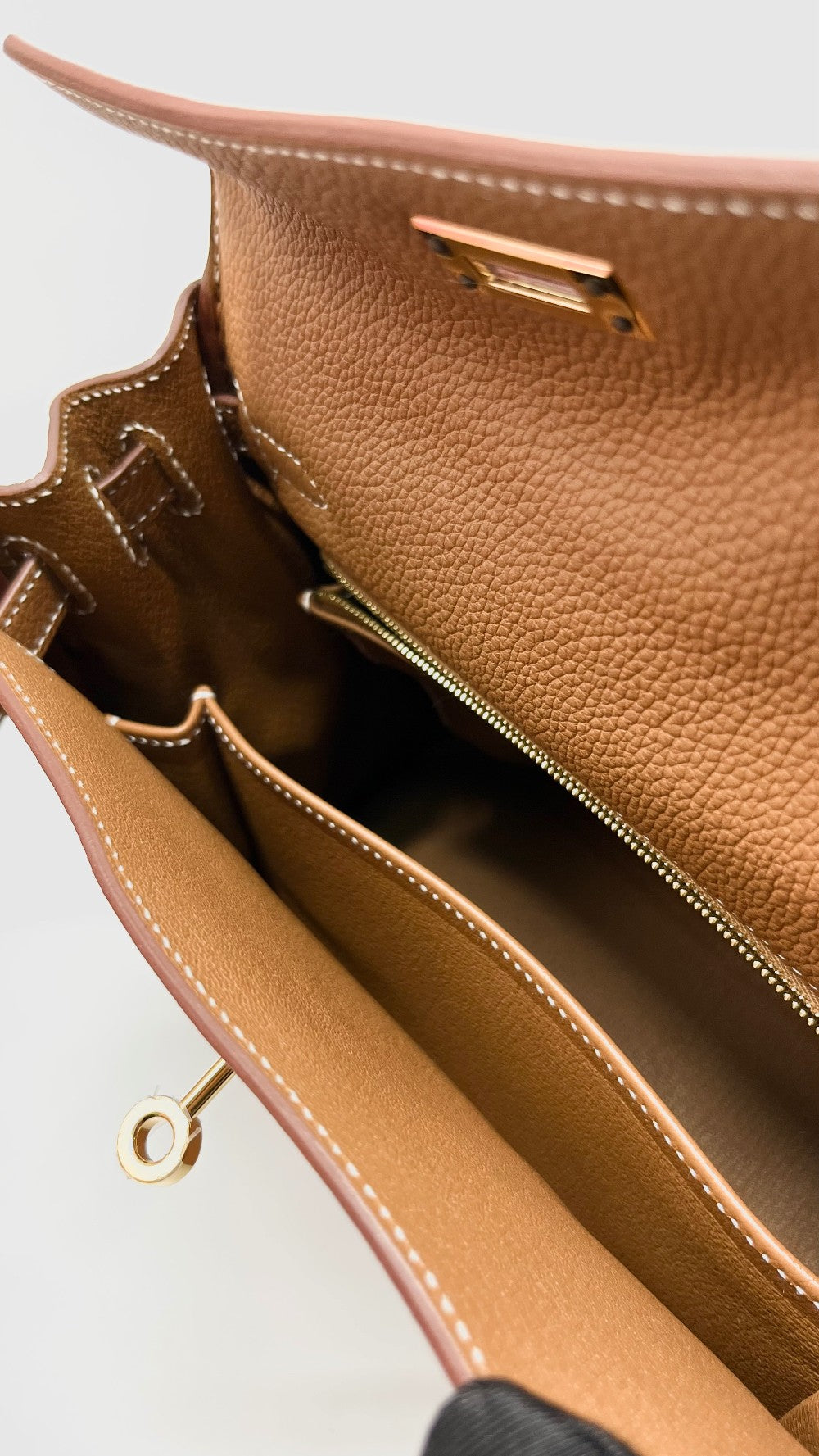 Brand New. Hermes Kelly 25 Gold Togo GHW. KMI686AS|9739