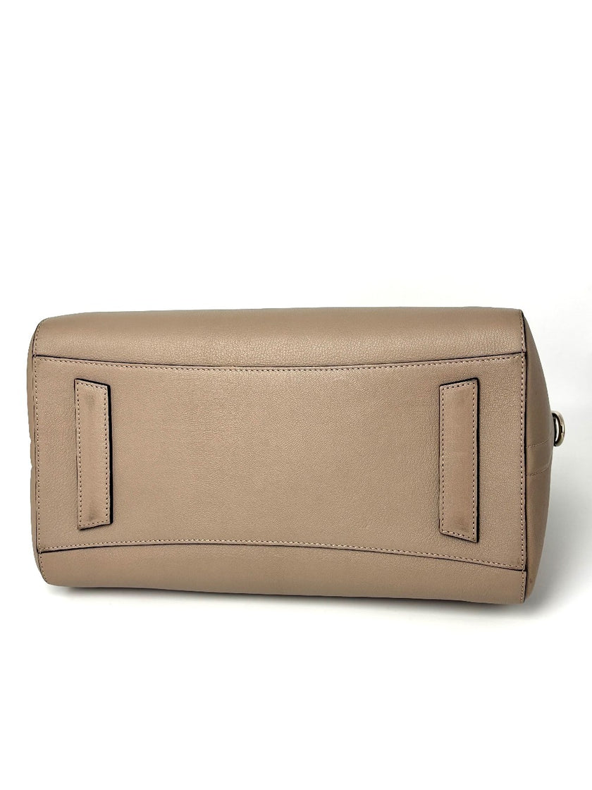 Preowned. Givenchy Antigona Medium Nude. MPB1116|9534