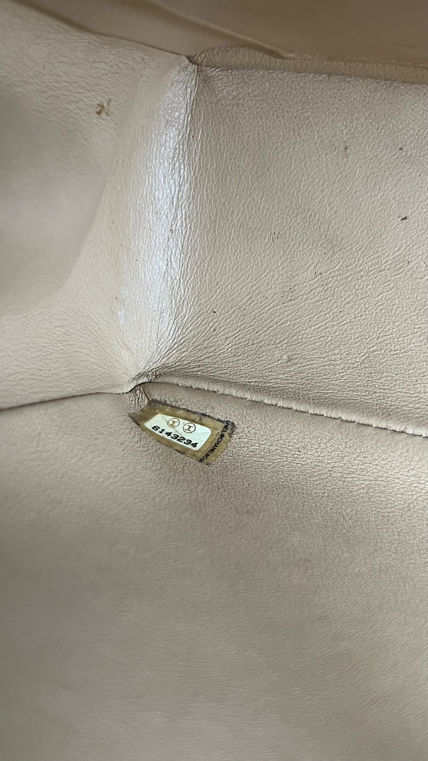 Preowned. Chanel Vintage Tall Flap Beige. 6143234|4254