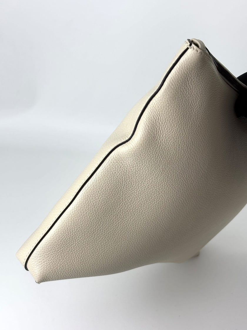 Like New. Gucci Clutch White. 572770-527066|6276