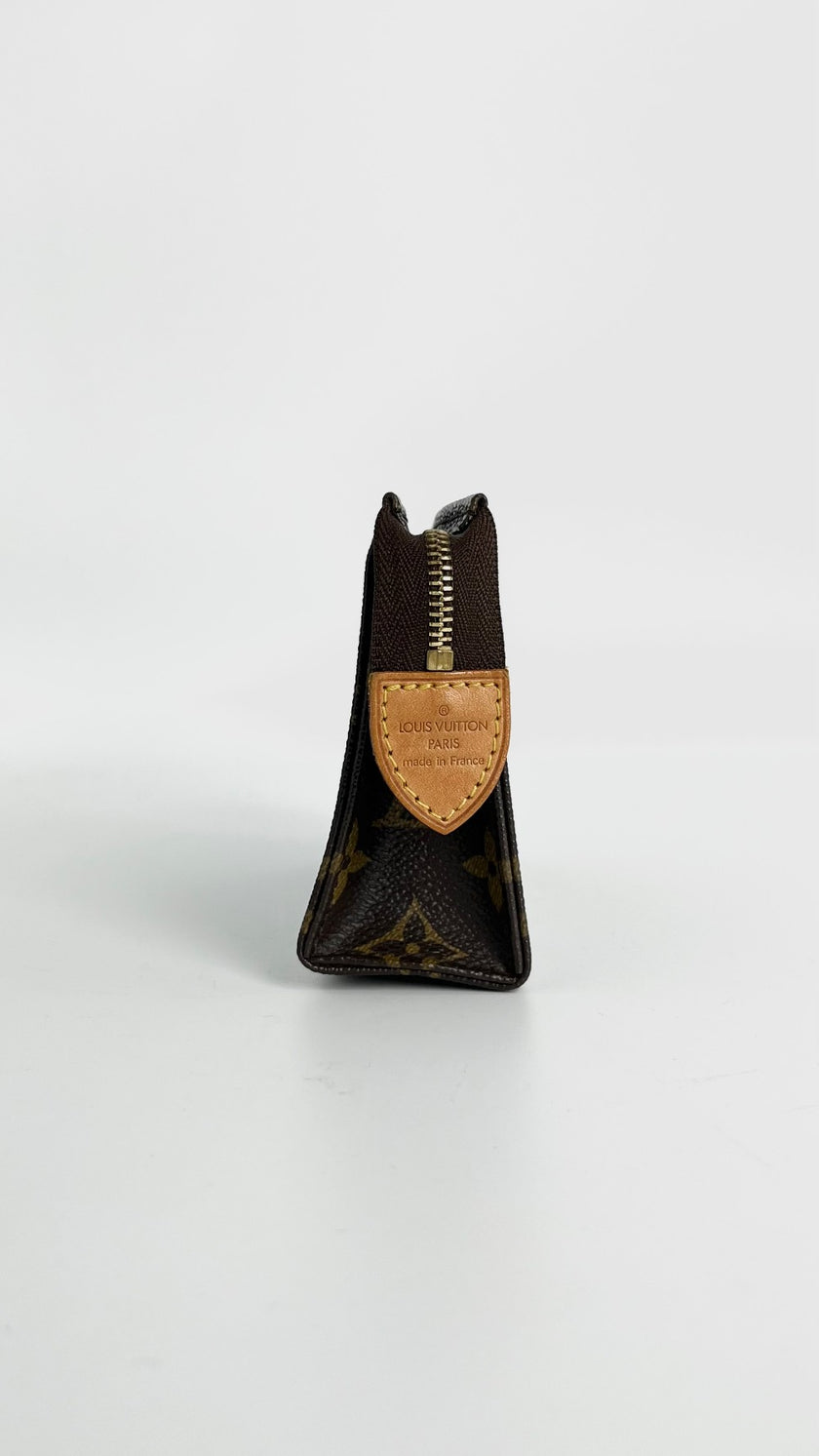 Preowned. LV Toiletry Pouch Mono. DU0026|4683