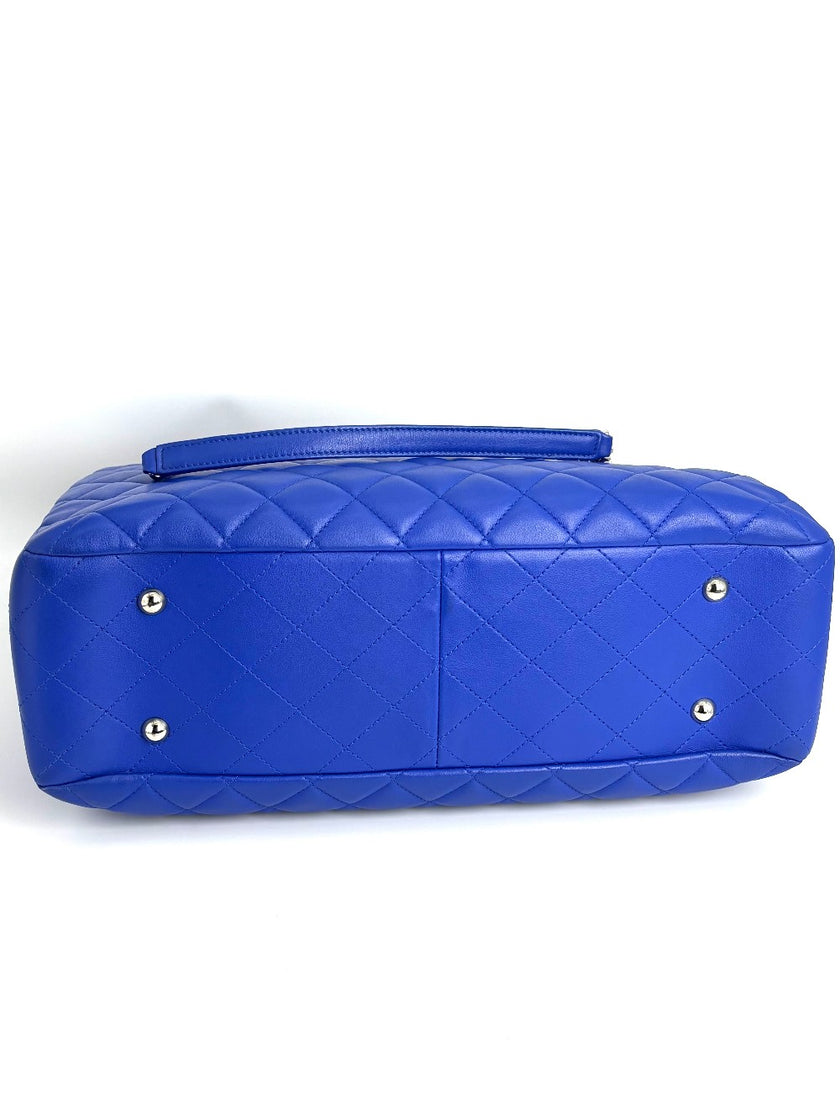 Like New. Chanel Chain Tote Blue. 26794733|4126