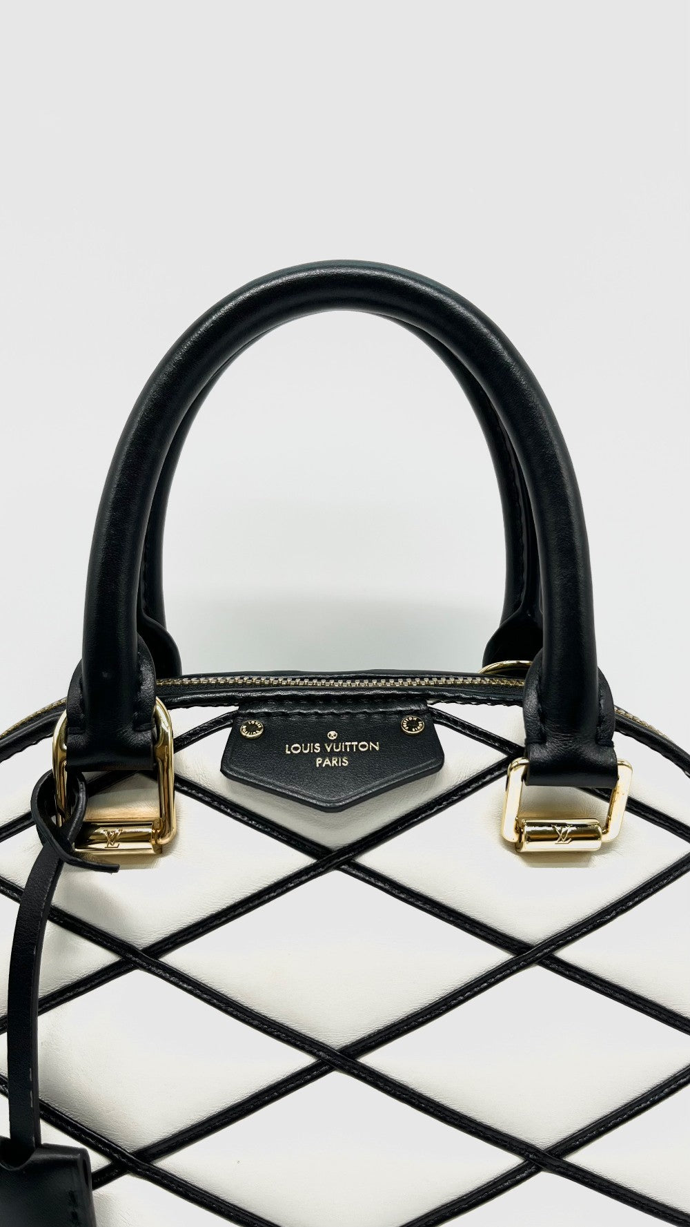 Preowned. LV Alma BB Malletage M23761 Lambskin Black/White GHW. MIcrochip|11973