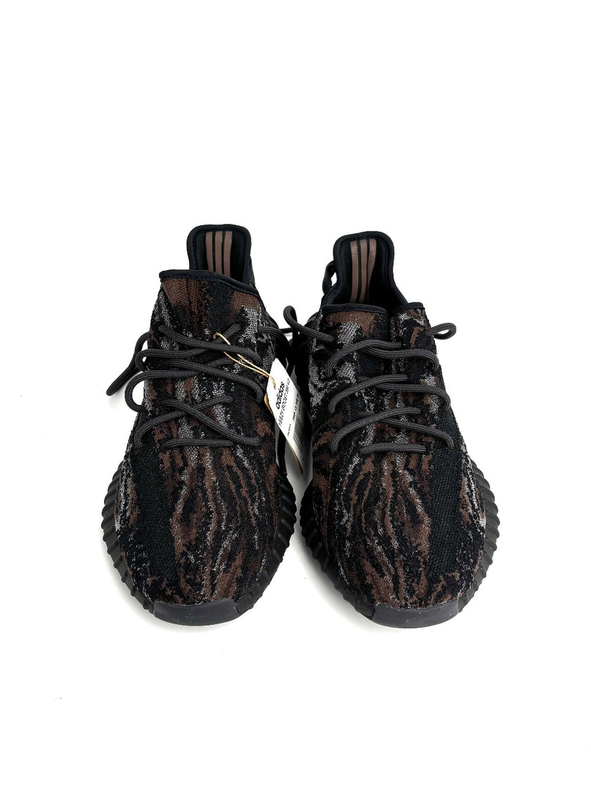 Brand New. Yeezy Boost Sneakers Black. 10|12626