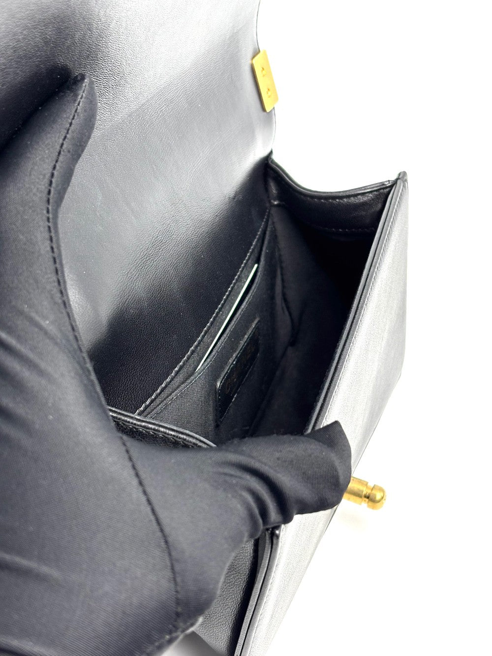 Preowned. Chanel Leboy Small Chevron Canvass. 23557010|11812