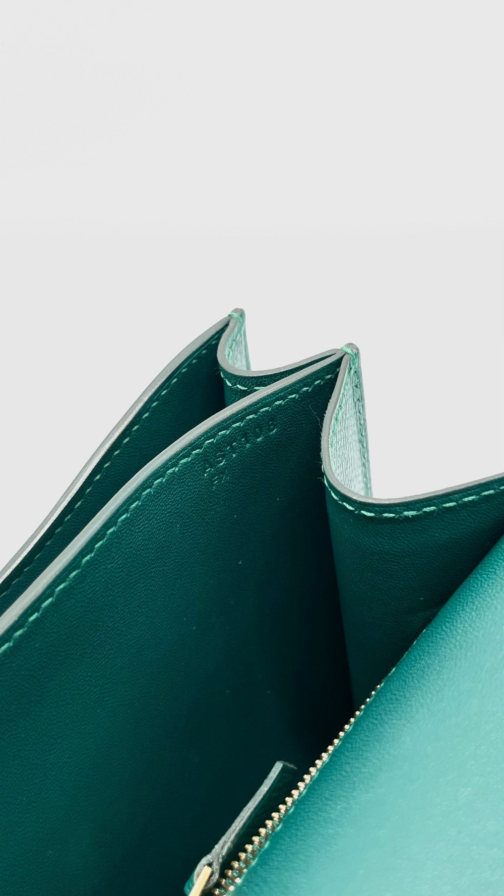 Like New. Hermes Constance 24 Malachite Epsom GHW. AST108FZ|14525