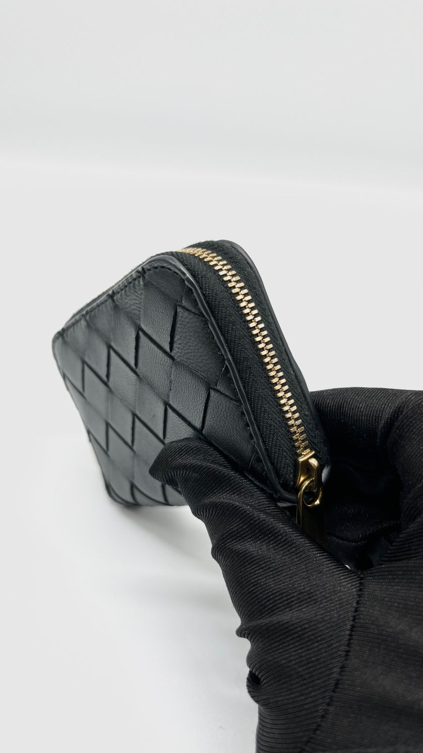 Brand New. Bottega Zip Card Holder Black|5570
